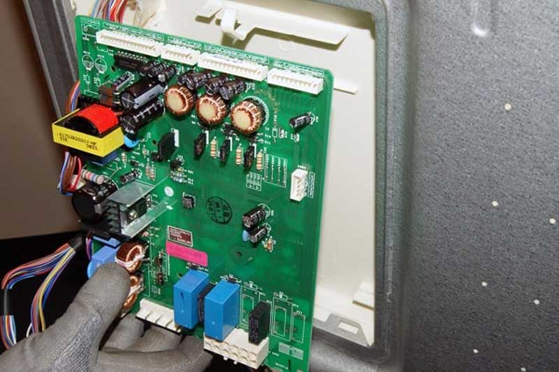 خرابی برد الکترونیکی یخچال بکو